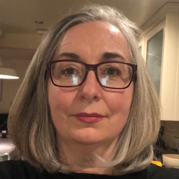 Sarah Foster, a play & creative arts therapist